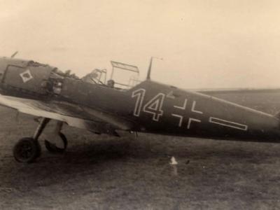 Me109 E coded 14 of the JG53 on the ground, 1939/1940