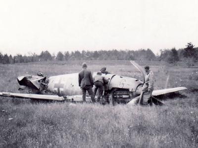 Crashed Messerschmitt Me109E „6”