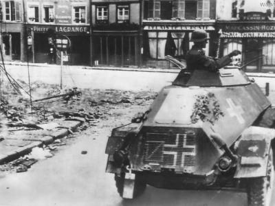 SdKfz 221 moving into Abbeville