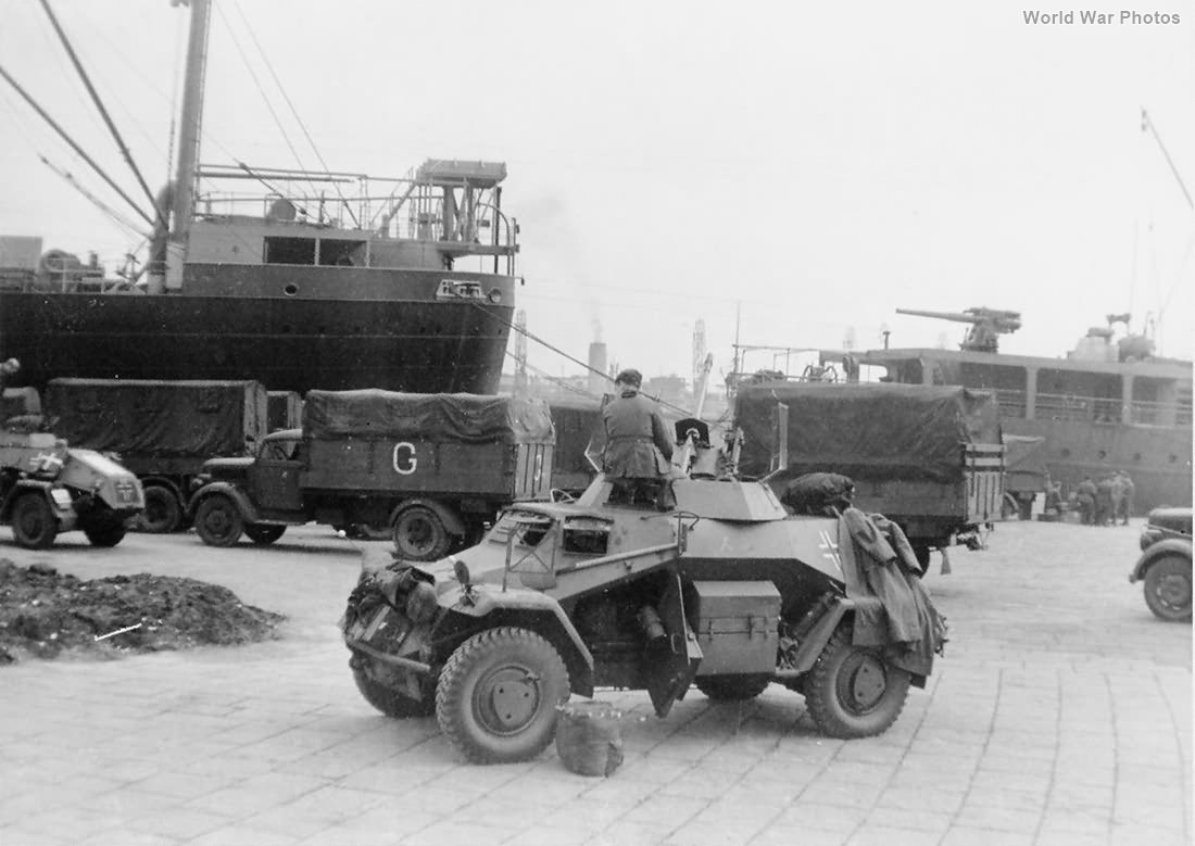 SdKfz 222 of the Aufkl Abt 3 en-route to Tripoli February 1941