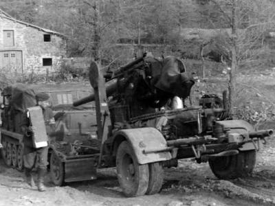 Flak 18 8,8 cm gun towed