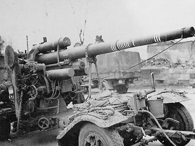 Flak 18 8,8cm Flak gun with killrings painted around the barrel
