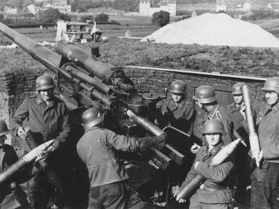Flak 88 AA gun ready to firing