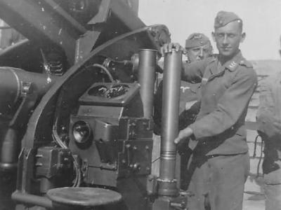 Flak 88 and Luftwaffe crew