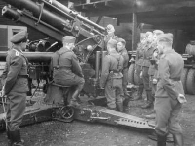 Flak 88 anti aircraft gun crew training