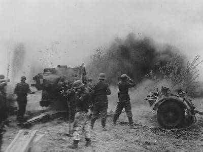 Flak 88 firing Charkow eastern front 1941