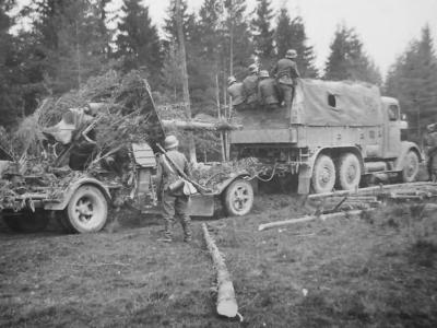 8,8 cm Flak 18 towed by Skoda type H/HD truck