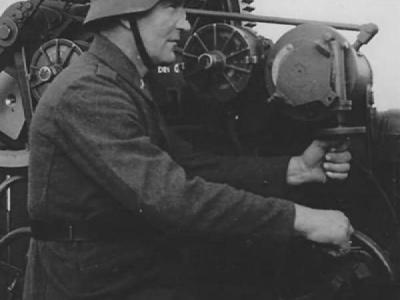 Flak 88mm gun and soldier