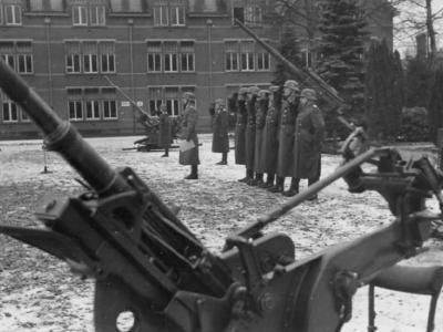 anti aircraft gun Flak 88 cerremony