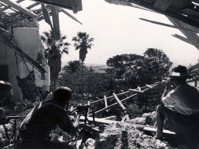 Fallschirmjager in Chania Kreta May 1941 MP40