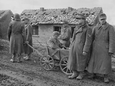 US 9th Division Captured German Soldiers POW Pull Wounded February 1945
