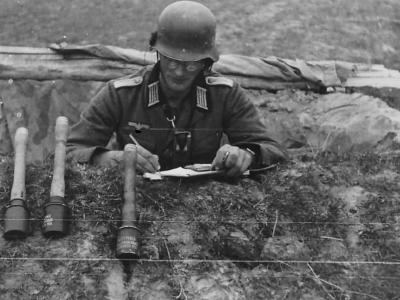 Wehrmacht soldier with handgranaten