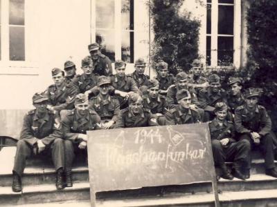 Wehrmacht soldiers 1944 Maschenfunker