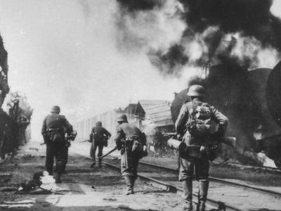Wehrmacht soldiers in action Eastern Front