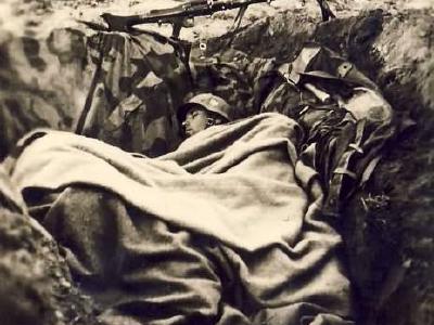 wehrmacht soldier MG34