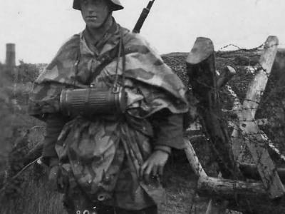 wehrmacht soldier with Zeltbahn Stahlhelm Gasmaskenbuchse