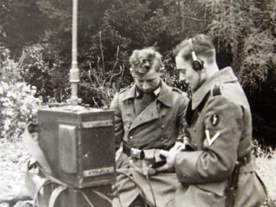 Wehrmacht radio team in field