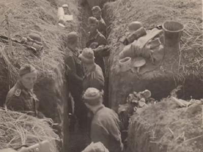 Wehrmacht soldiers in trenches 2