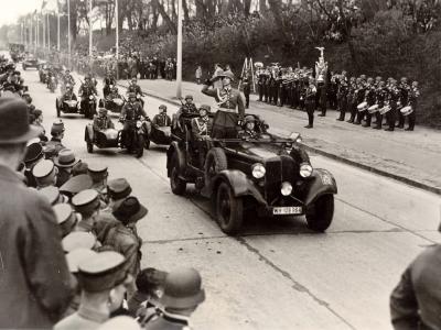 wehrmacht soldiers parade