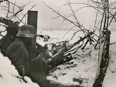 German soldier with MG34 machine gun