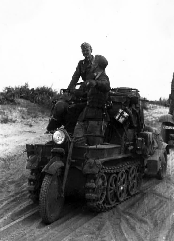 SdKfz 2 Kettenkrad with trailer | World War Photos