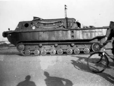 Mid production Land Wasser Schlepper LWS – broadside