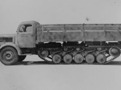 Mercedes-Benz L4500R Maultier 2