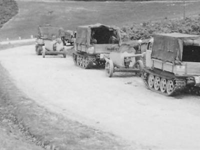 RSO towing PaK 40
