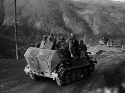 Sd.Kfz.251 of the 9.Panzer Division