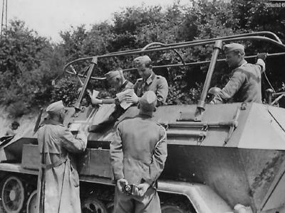 SdKfz 251 Kommandopanzerwagen