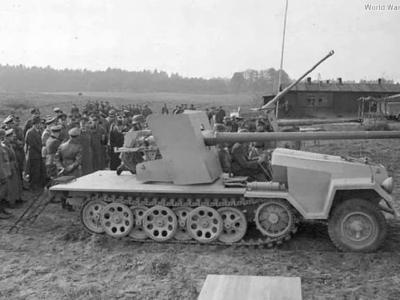 SdKfz 251Ausf B with KwK 42 L/70