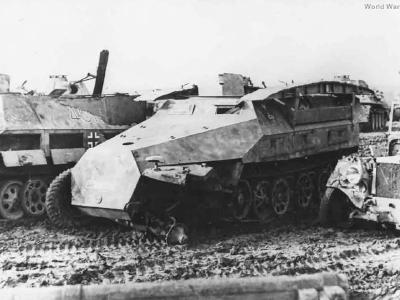 SdKfz 251/7 Ausf D 1945
