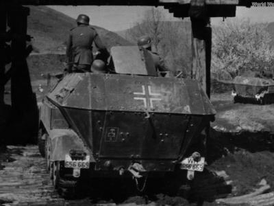 SdKfz 251 of the 9.Panzer Division rear view