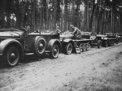 1to Zugkraftwagen SdKfz.10 halftracks and Horch 901 PKW