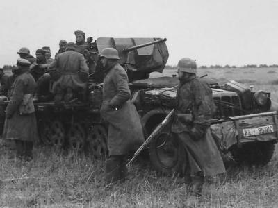 German halftrack SdKfz 10/4