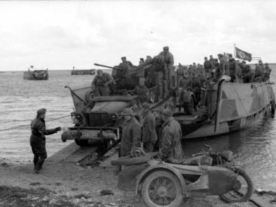 Landungsboot and SdKfz 10/4 1941