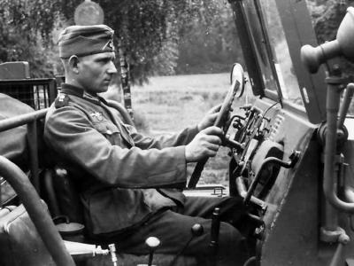 Sd.Kfz.10 driver