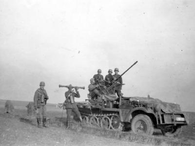 Sd.Kfz.10 in combat