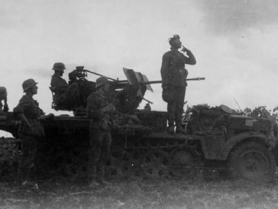 SdKfz 10/4 with 2cm flak 30