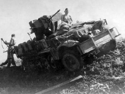 SdKfz 10/4 with flak 30 AA gun