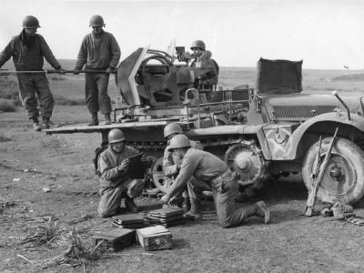 SdKfz 10/5 flak and US soldiers