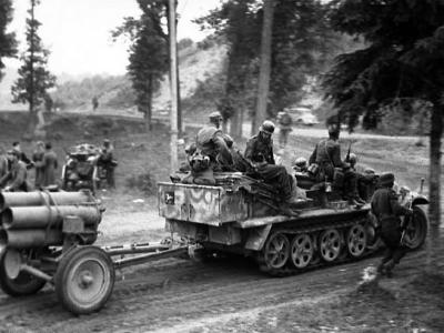 SdKfz 10 with Nebelwerfer 1944