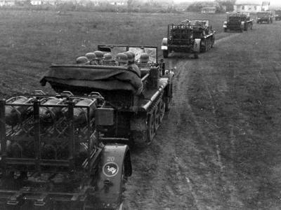 Sd.Kfz. 10 with 28/32 cm Nebelwerfer 41 1942-1943