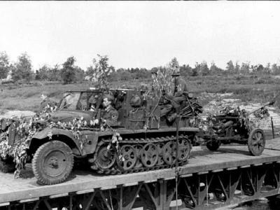 SdKfz 10 with Pak 38 (5 cm Panzerabwehrkanone 38 (L/60)) 1942
