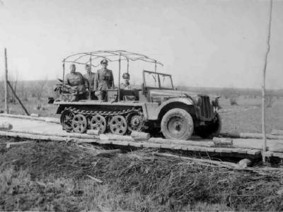 SdKfz 10 with antenna
