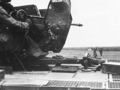 Sdkfz 10 with Flak and Russian POW