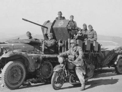 german halftrack SdKfz 10/4 flak model 1