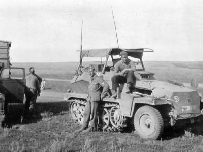 SdKfz 250/3 leichter Funkpanzerwagen – armoured radio vehicle a