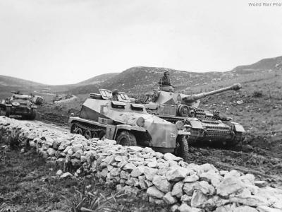 SdKfz 252, Panzer IV and II of the DAK