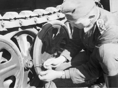 Sd Kfz 250 maintenance 1942